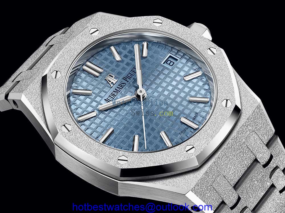 audemars piguet royal oak frosted gold 2021 closeup