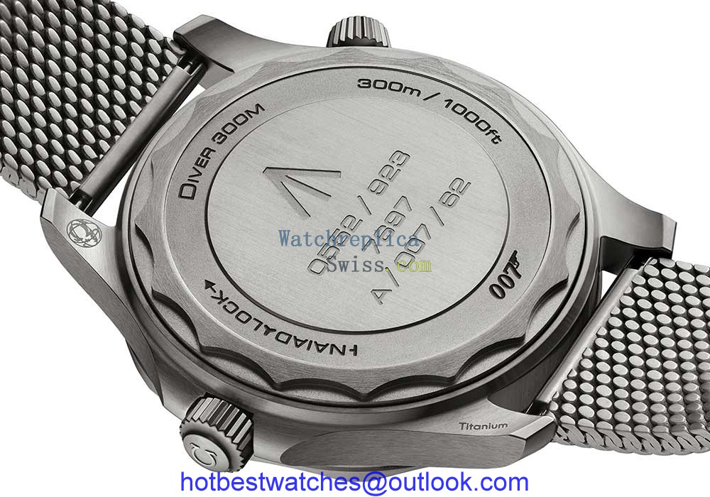 omega seamaster diver 300m 007 caseback