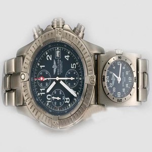 Breitling Blackbird Chronograph mit UTC A 13350 Round Mens Watch