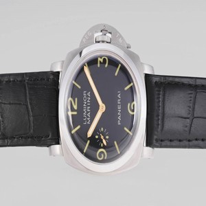 Panerai Luminor PAM00111 Mens Round Black Ostrich Leather Strap Watch